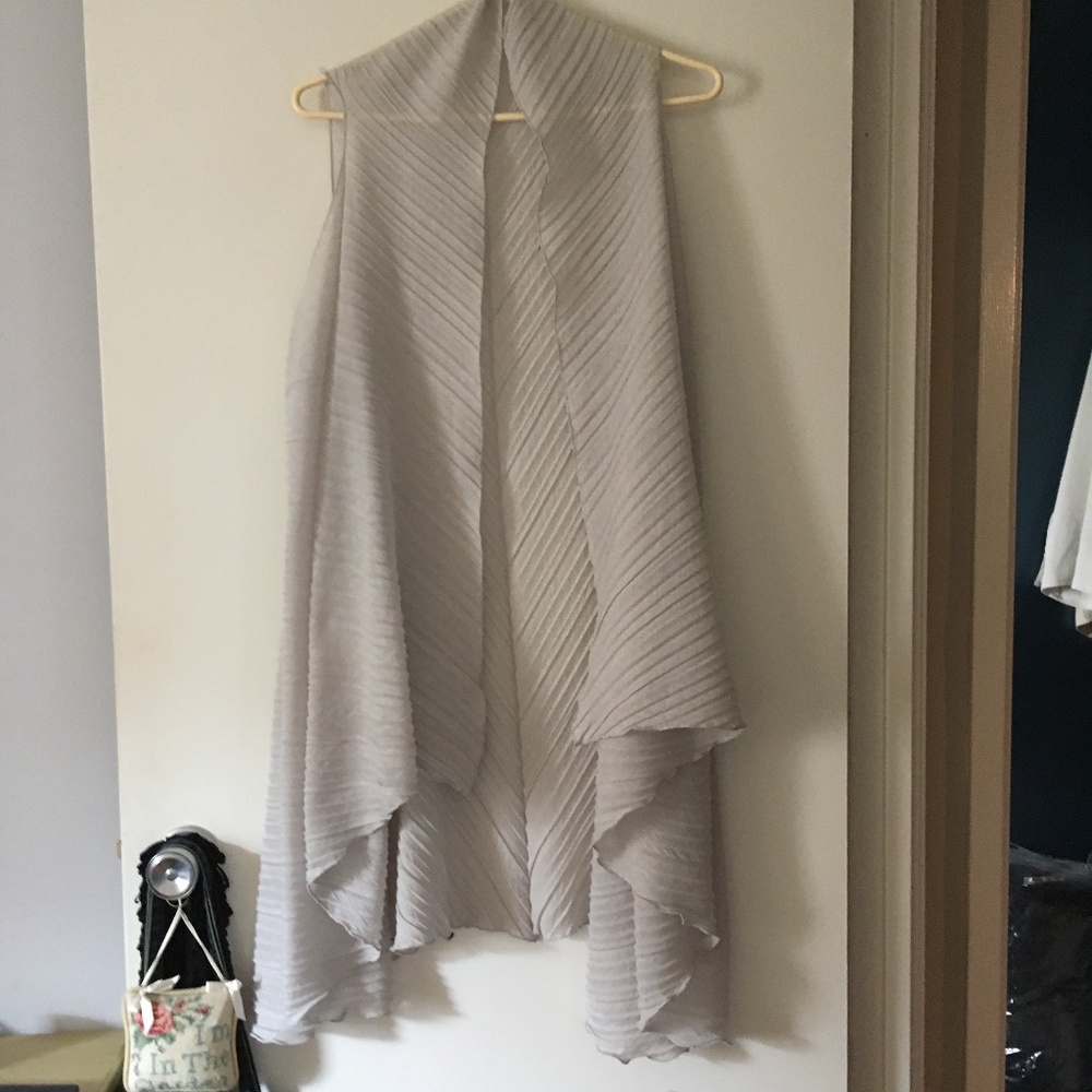 AVENUE 9 Grey Plisse Pleats Waterfall Open Front Vest O/S
